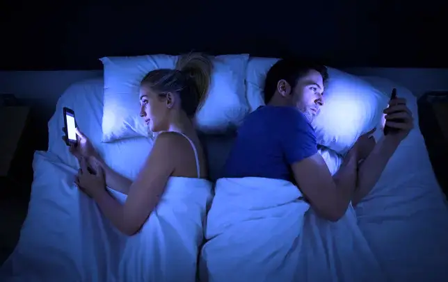 smartphone overuse negatively impacts your relationship