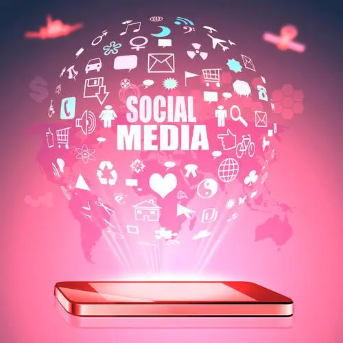 Relationships and Social Media Apps: Navigating the Challenges of Digital Communication Thumbnail